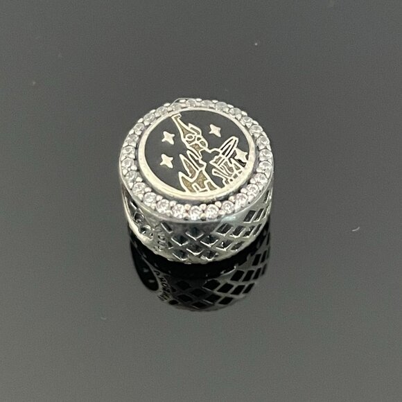 Pandora Disneyland Paris 30 Magical Years Exclusive Dangle Charm - Picture 1 of 6